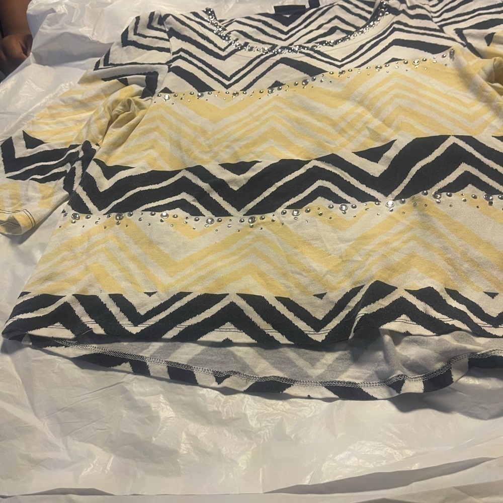 Top yellow black white 3/4 sleeves with silver round circles size large
